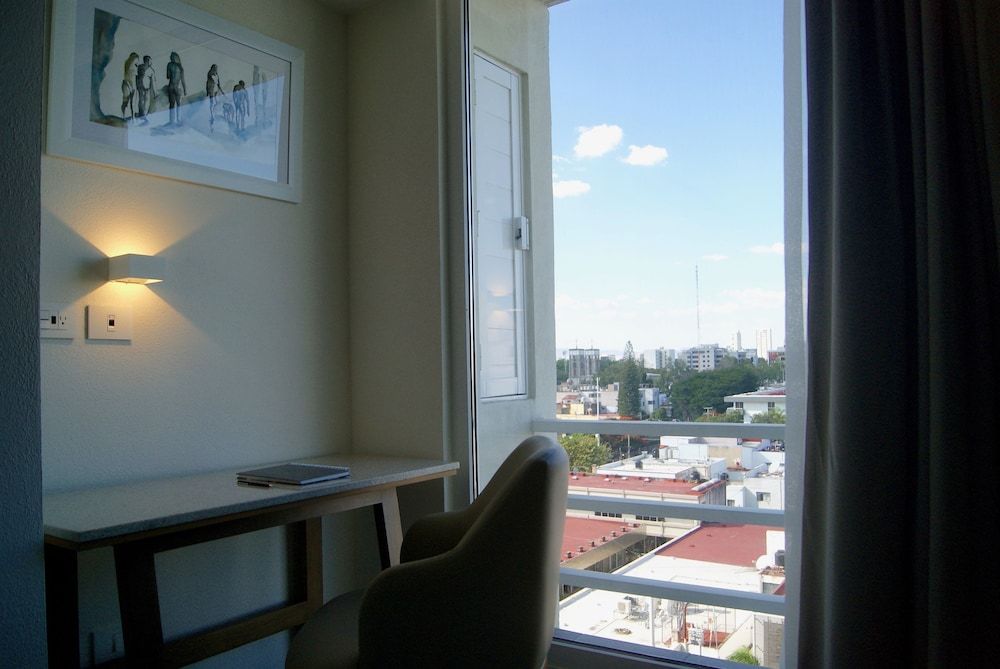 Standard Habitación Doble, 1 cama King, balcón — 4