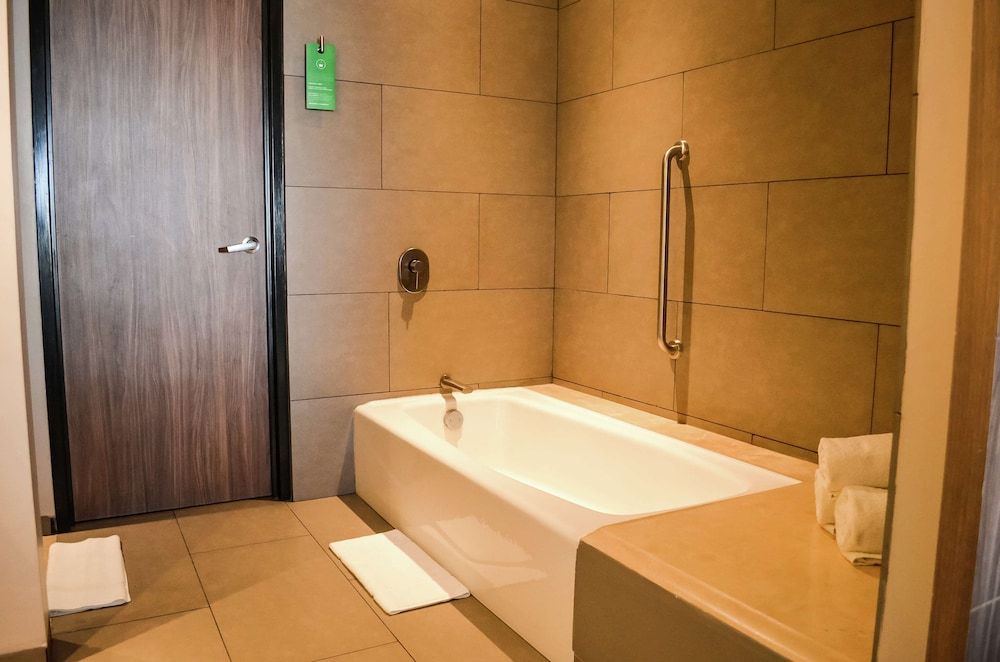 Suite, 1 cama King, no fumadores, Refrigerator & Microwave (Wet Bar) — 7