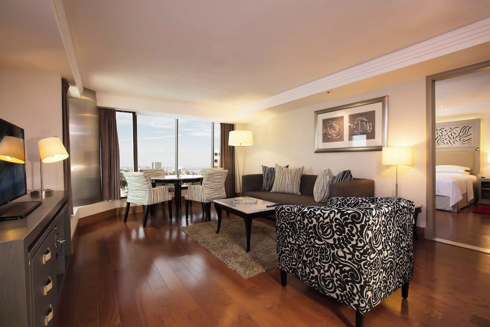 Premium Suite — 3