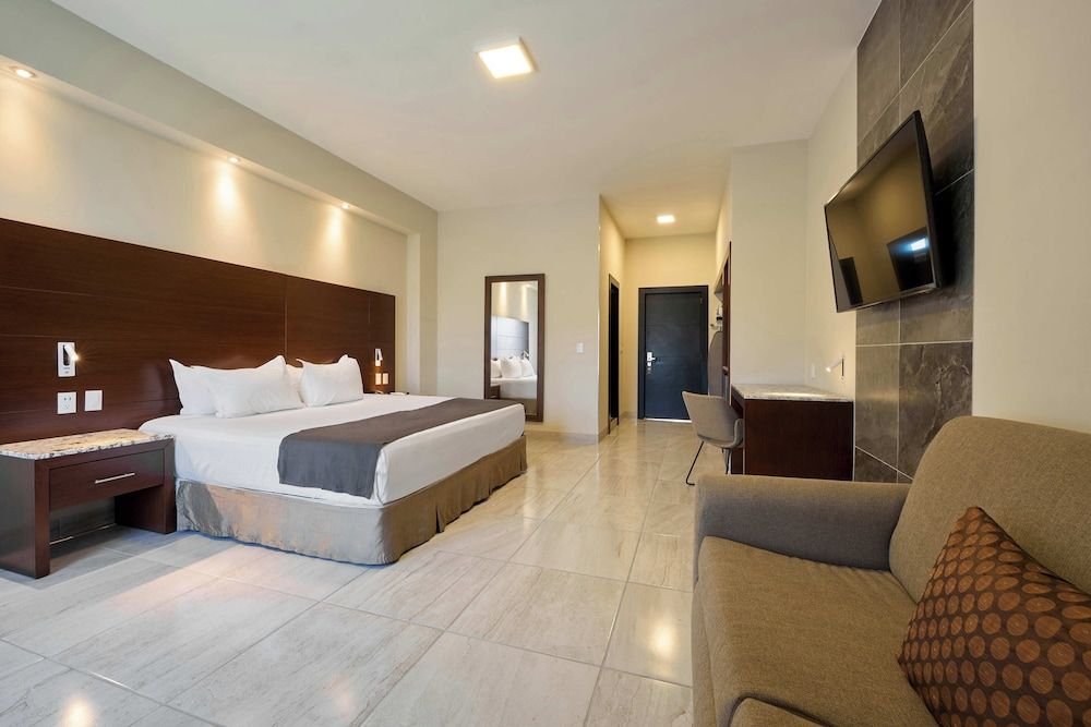 Business Suite, 1 cama King con sofá cama, Hot Tub (Suite Cam King tina de hidromasaje)
