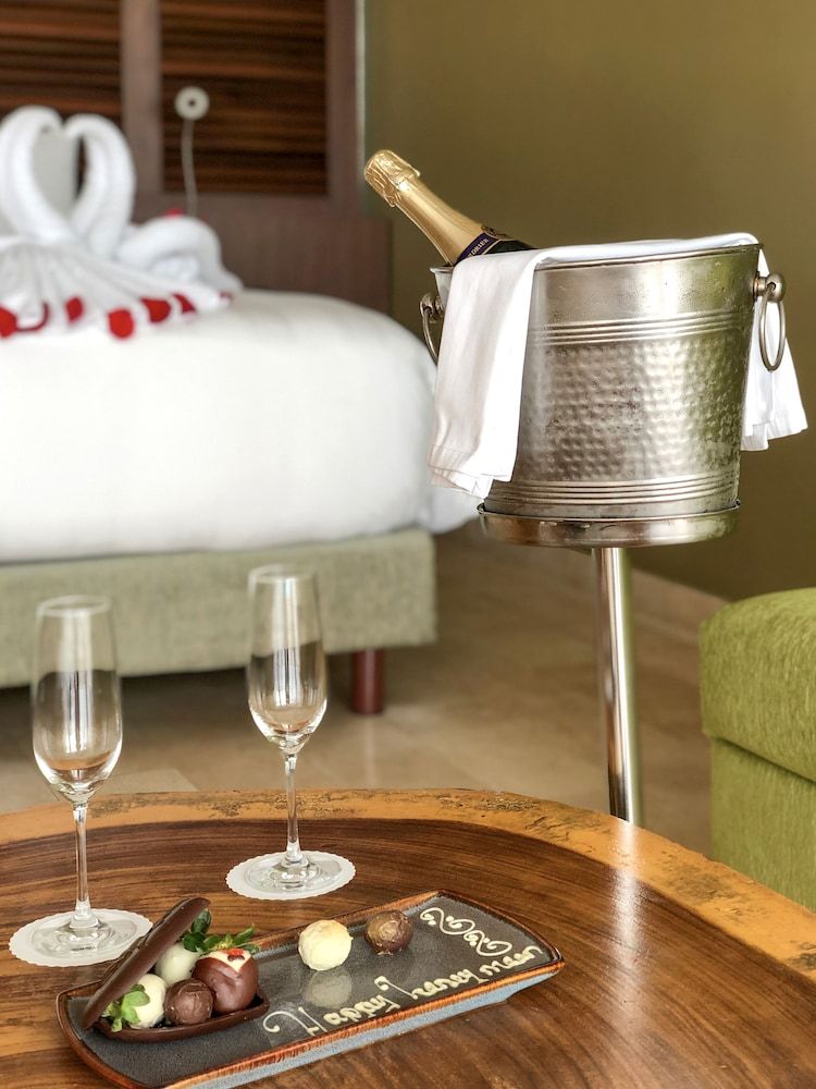 Club Room, 1 cama King, terraza, vista al mar — 2