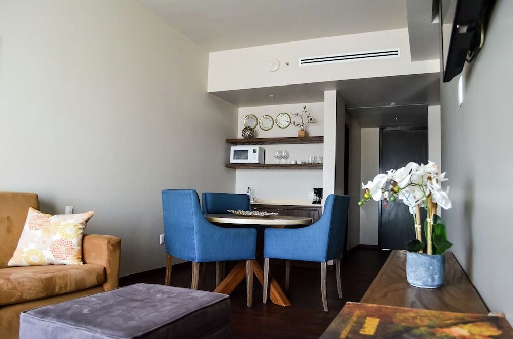 Suite, 2 camas dobles, no fumadores, Refrigerator & Microwave (Wet Bar) — 7