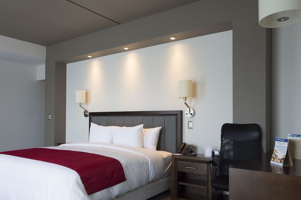 Suite, 1 cama King, no fumadores, Jetted Tub (2nd Floor) — 4