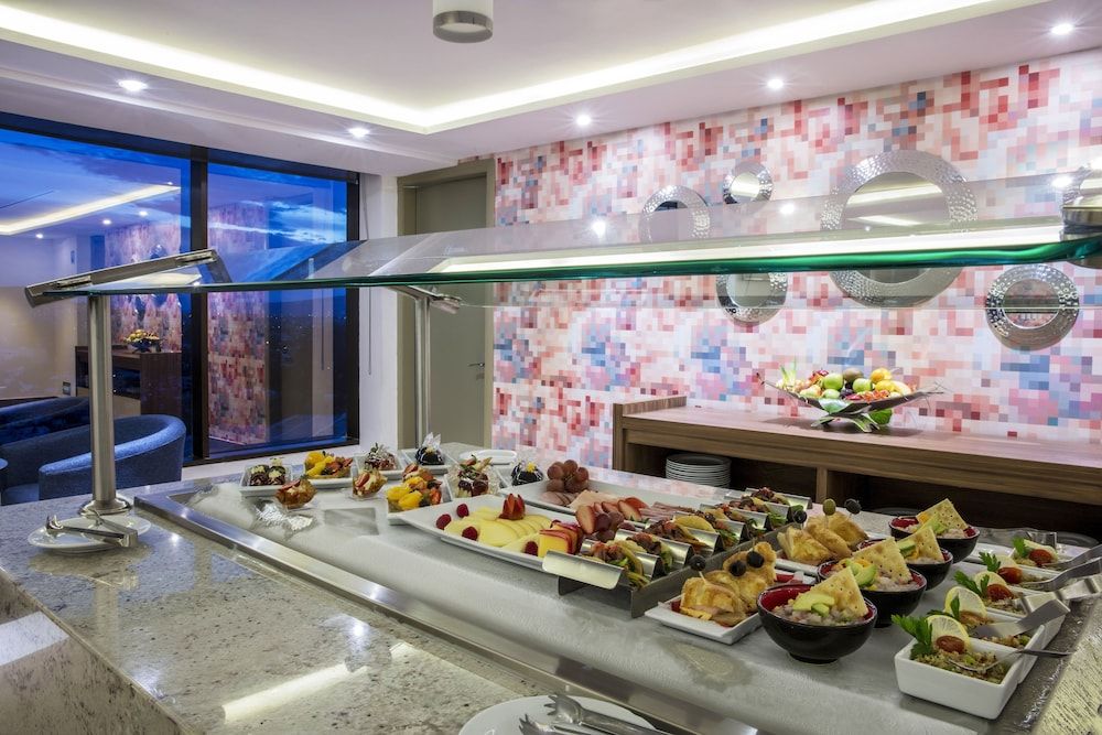Premium Suite — 6