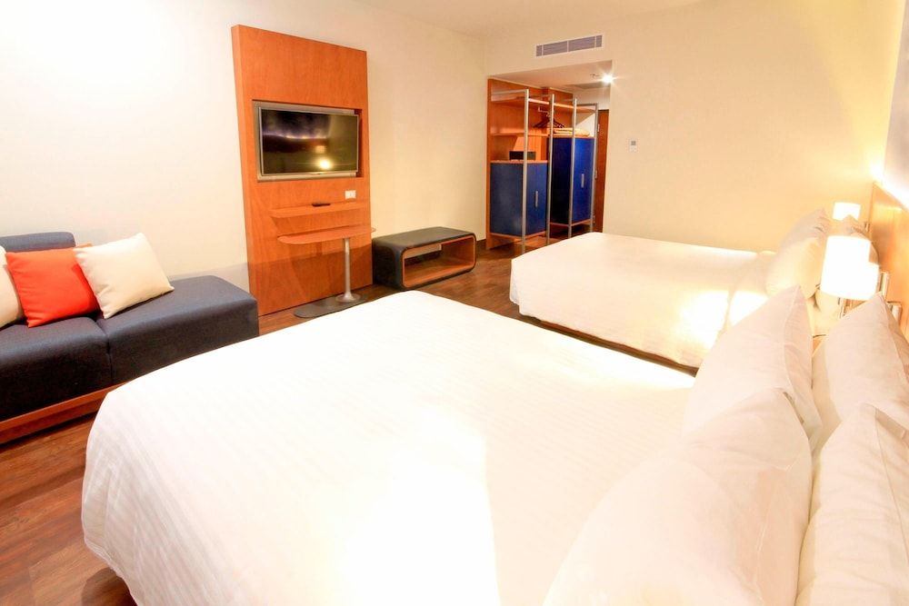 Room, 2 camas Queen — 6