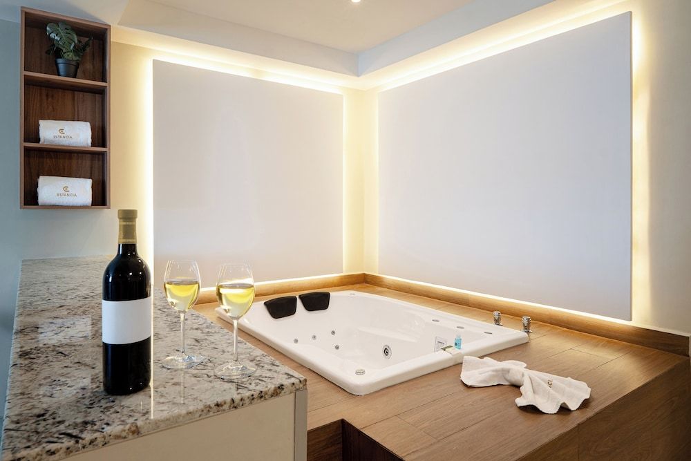 Habitación Superior, 1 cama King, Jetted Tub, Poolside — 4