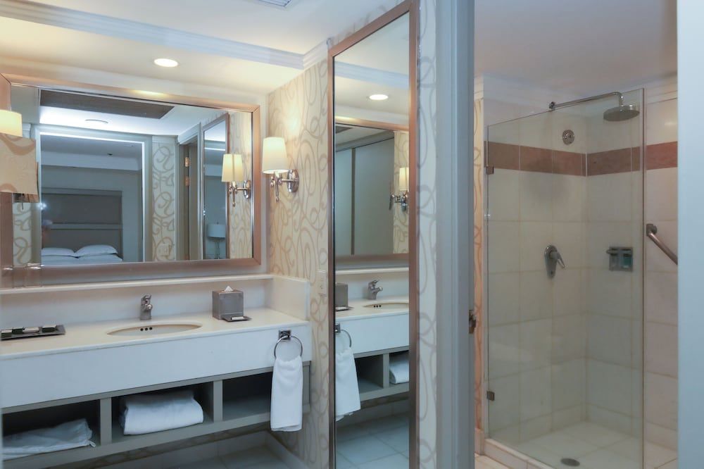 Premium Suite — 5