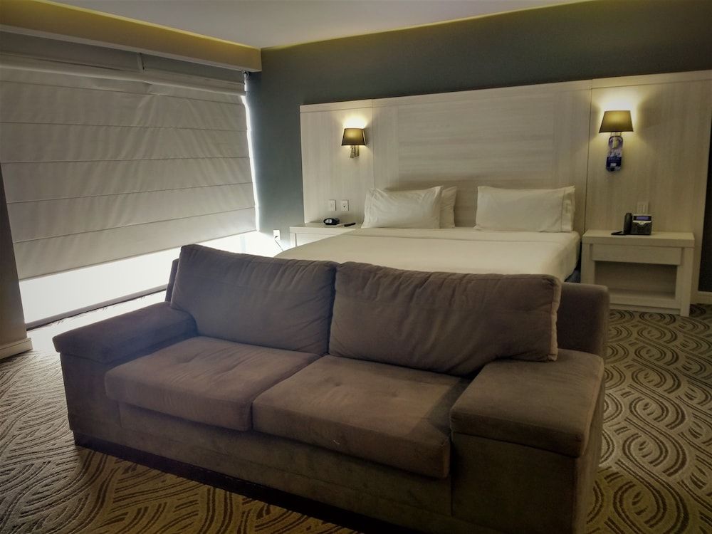 Suite, 1 cama King, vista a la ciudad — 3