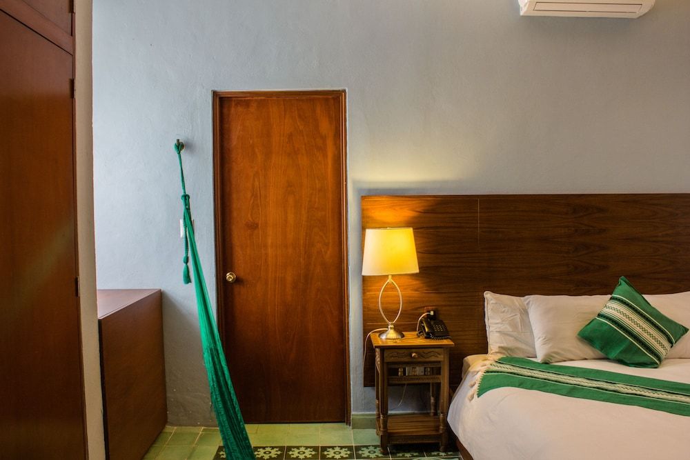 Junior Suite, 1 cama King con sofá cama, 2 Bathrooms, vista al jardín — 3