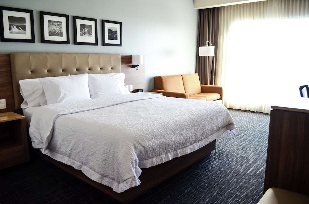 Suite, 1 cama King, no fumadores, Refrigerator & Microwave (Wet Bar) — 4