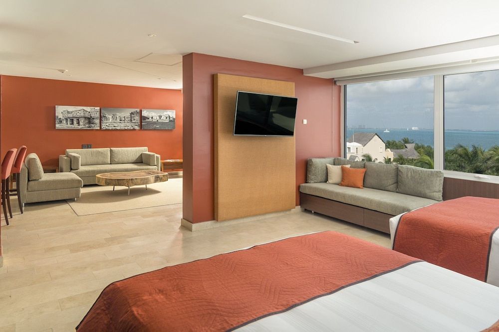 Deluxe Suite (Intercontinental) — 3