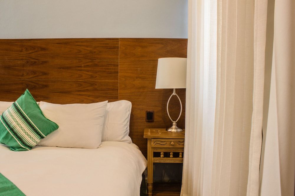 Junior Suite, 1 cama King con sofá cama, 2 Bathrooms, vista al jardín — 2