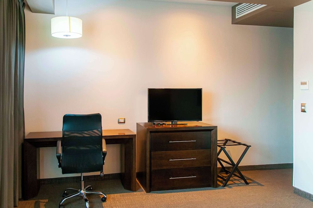 Junior Suite, 1 cama King, no fumadores (con Sofabed) — 8