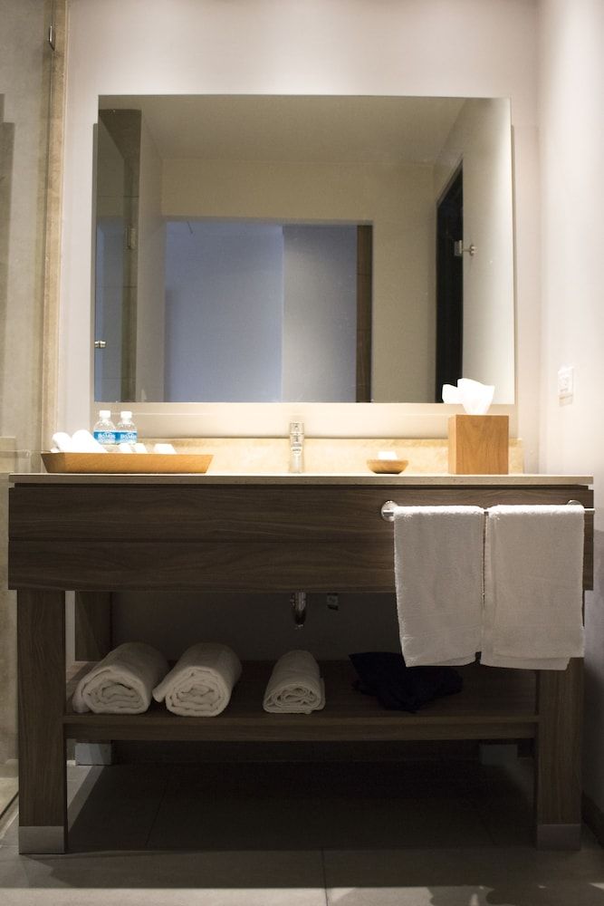 Suite, 2 camas dobles, no fumadores, Refrigerator & Microwave (Wet Bar) — 8