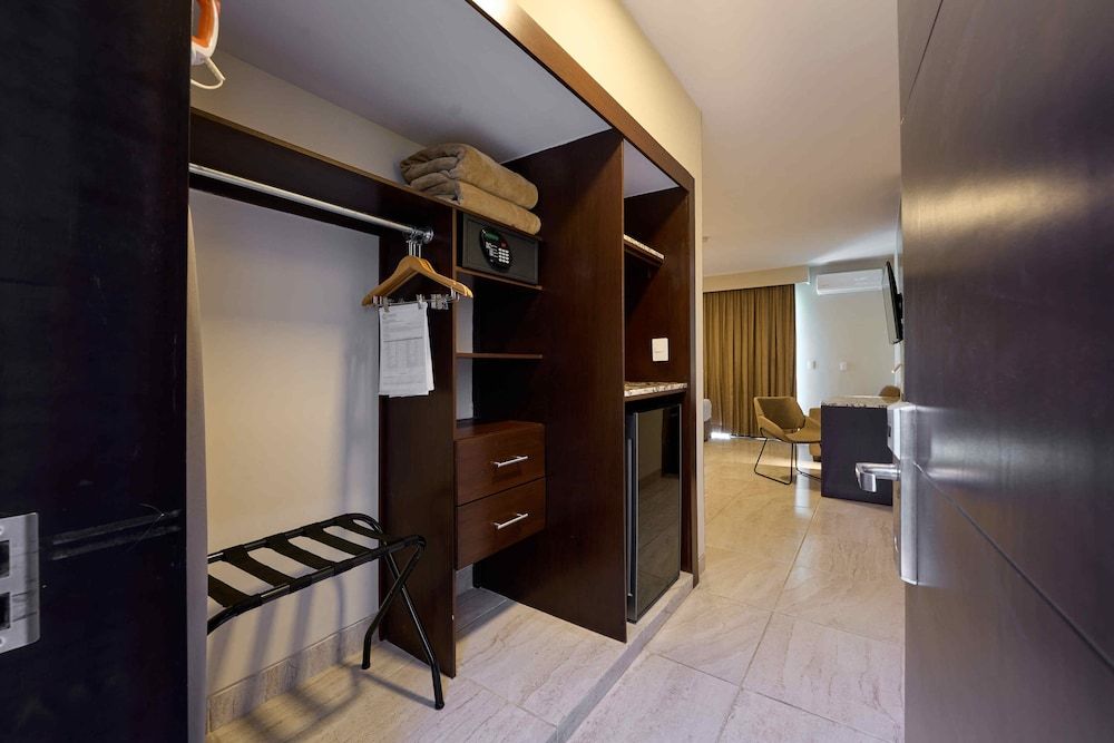 Executive Suite, Multiple Beds, Refrigerator — 3