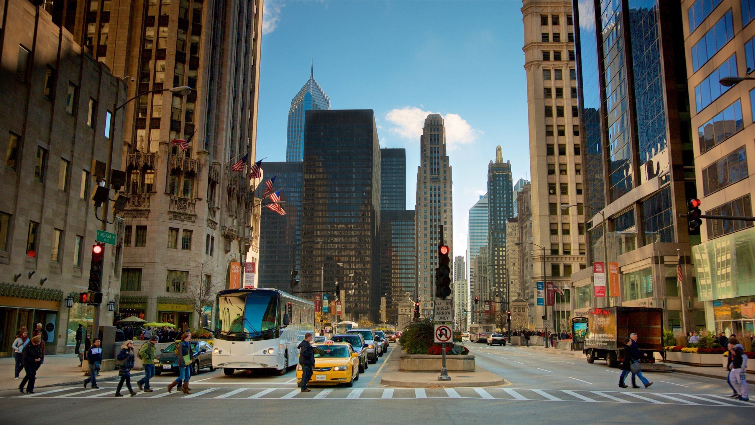 Chicago — Skyline icónico, deep-dish pizza y blues