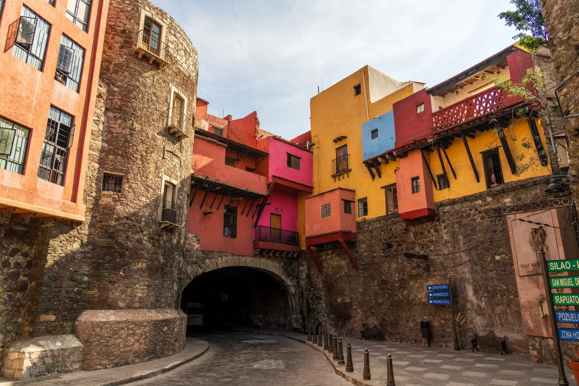 Guanajuato — Callejones coloridos y Universidad icónica