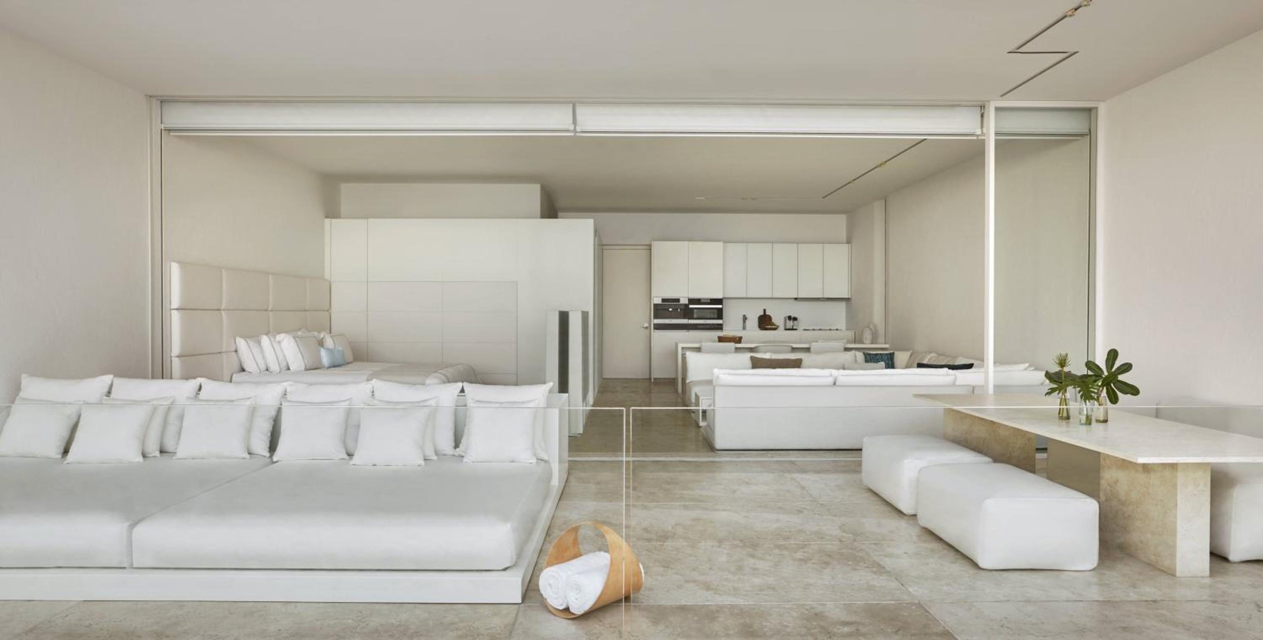 Suite de un dormitorio con vista al mar, con servicio de mayordomo.