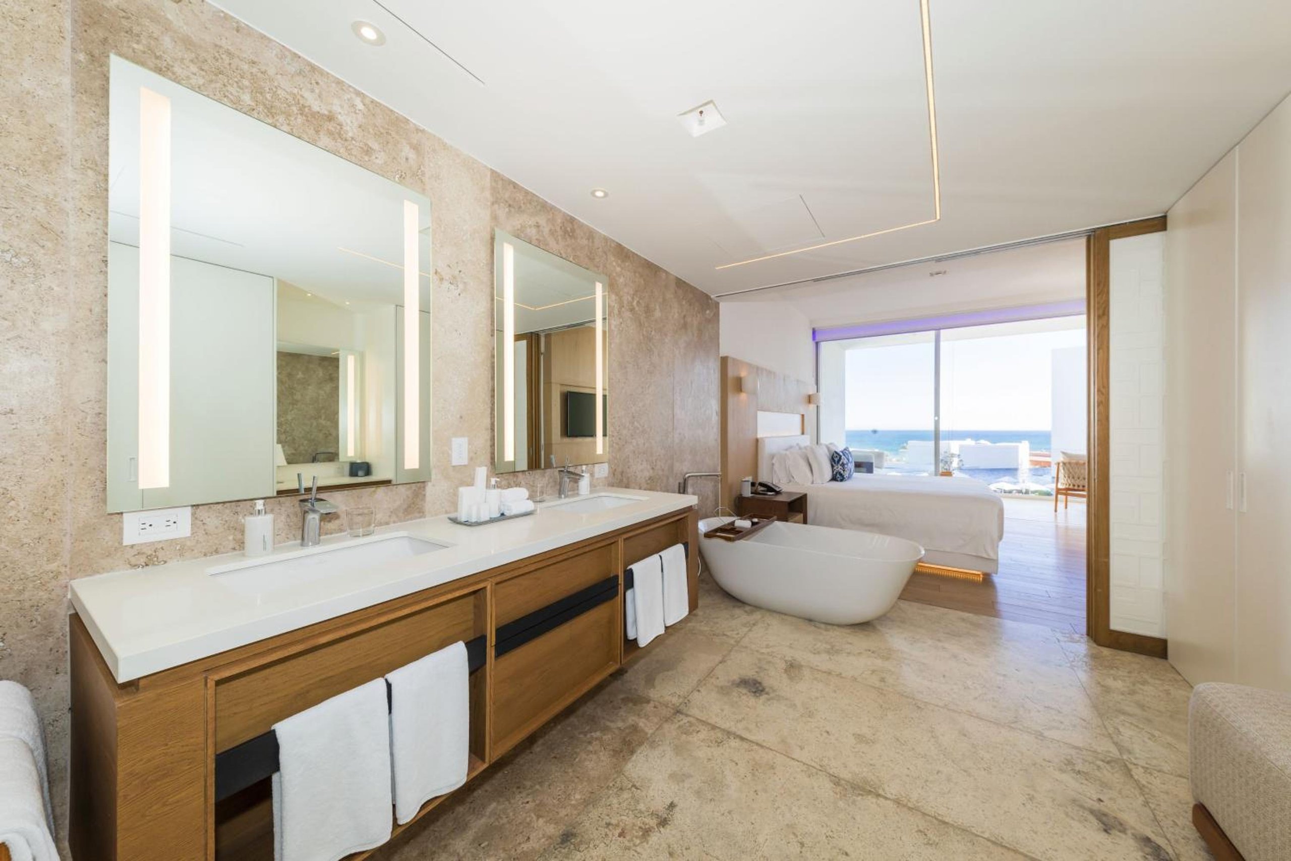 Suite de un dormitorio con vista al mar, con servicio de mayordomo. — 2