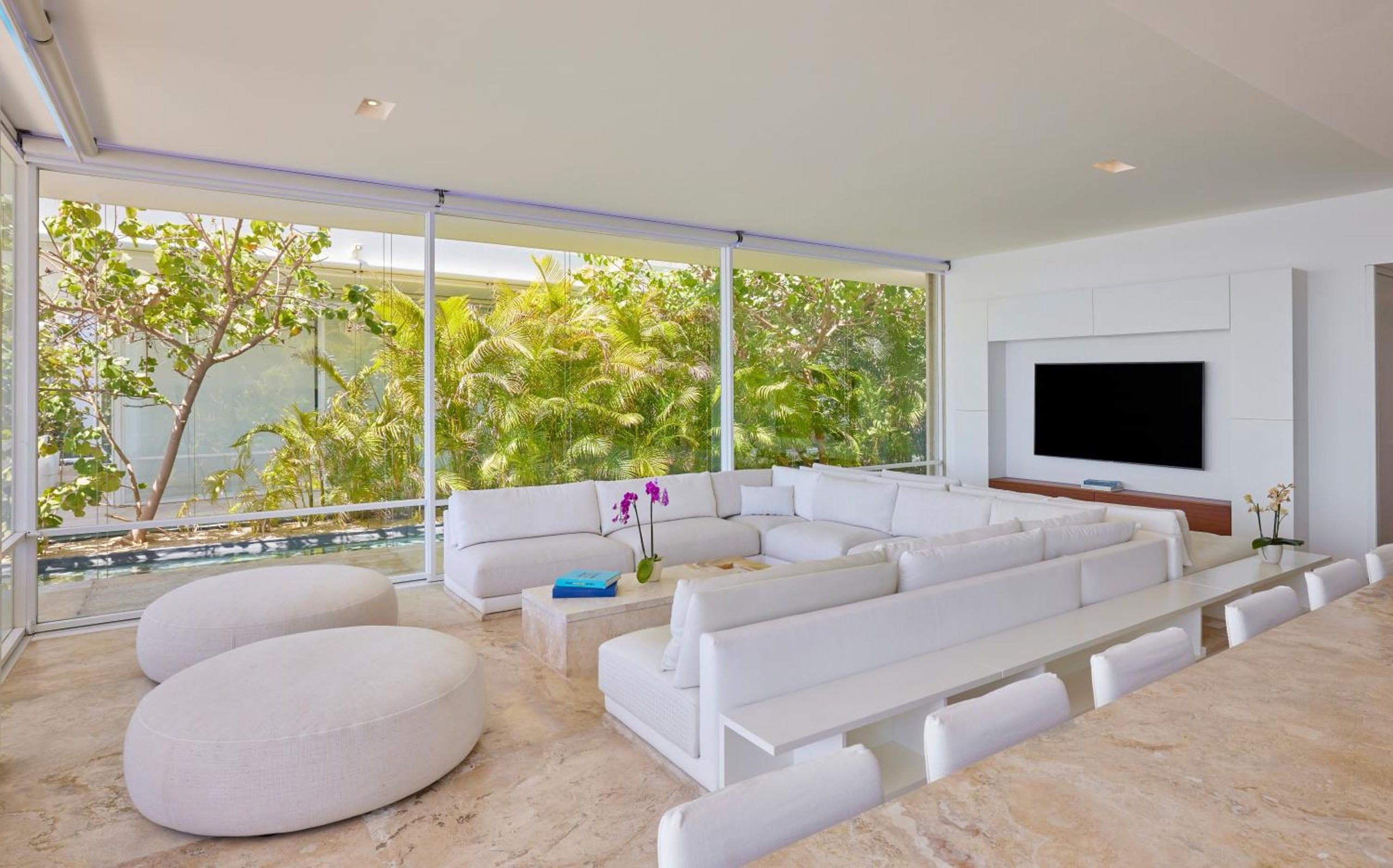 Casita junto al agua de tres habitaciones con servicio de mayordomo