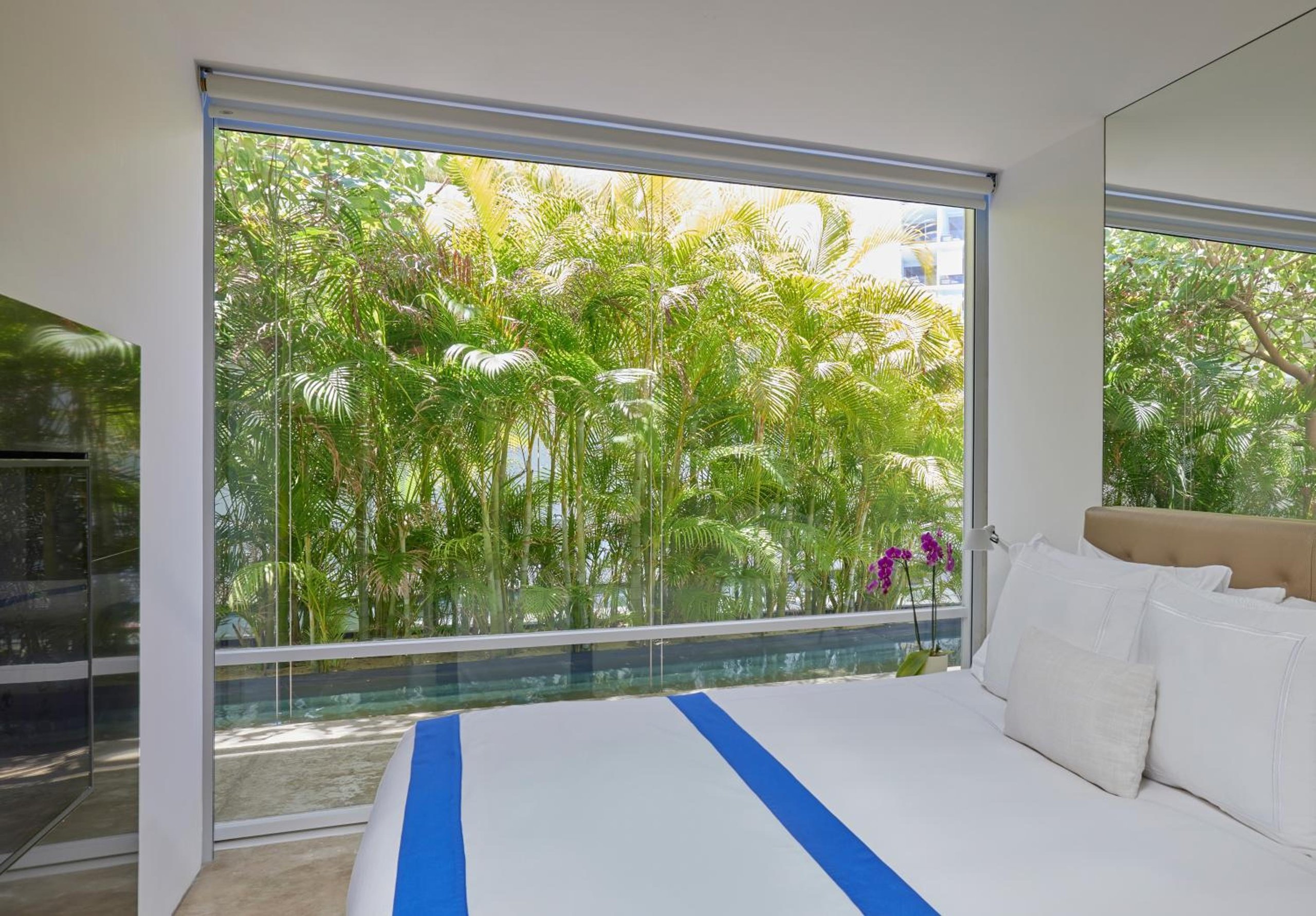 Casita junto al agua de tres habitaciones con servicio de mayordomo — 3