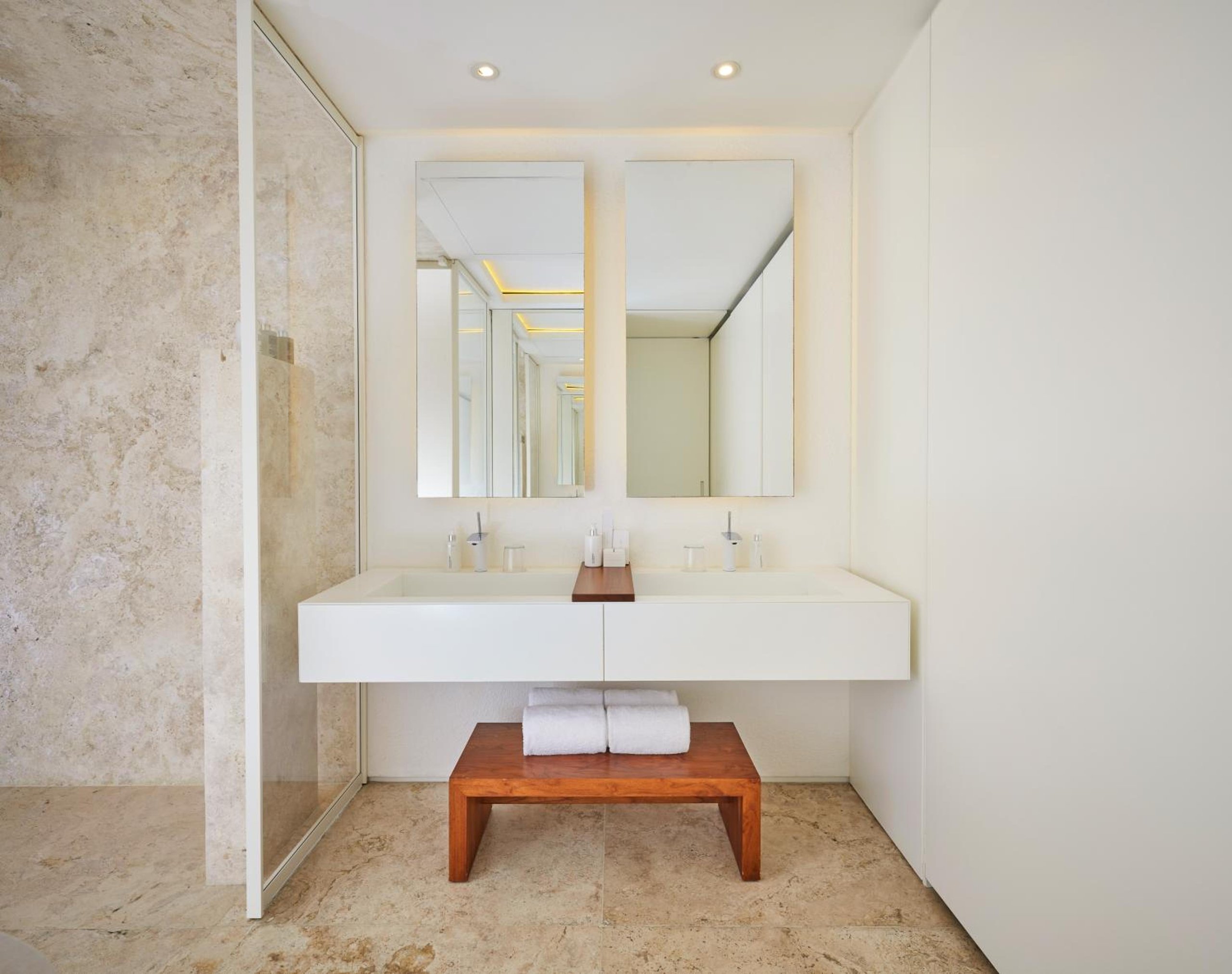 Suite de dos habitaciones con vista al mar - King y Doble Doble — 3