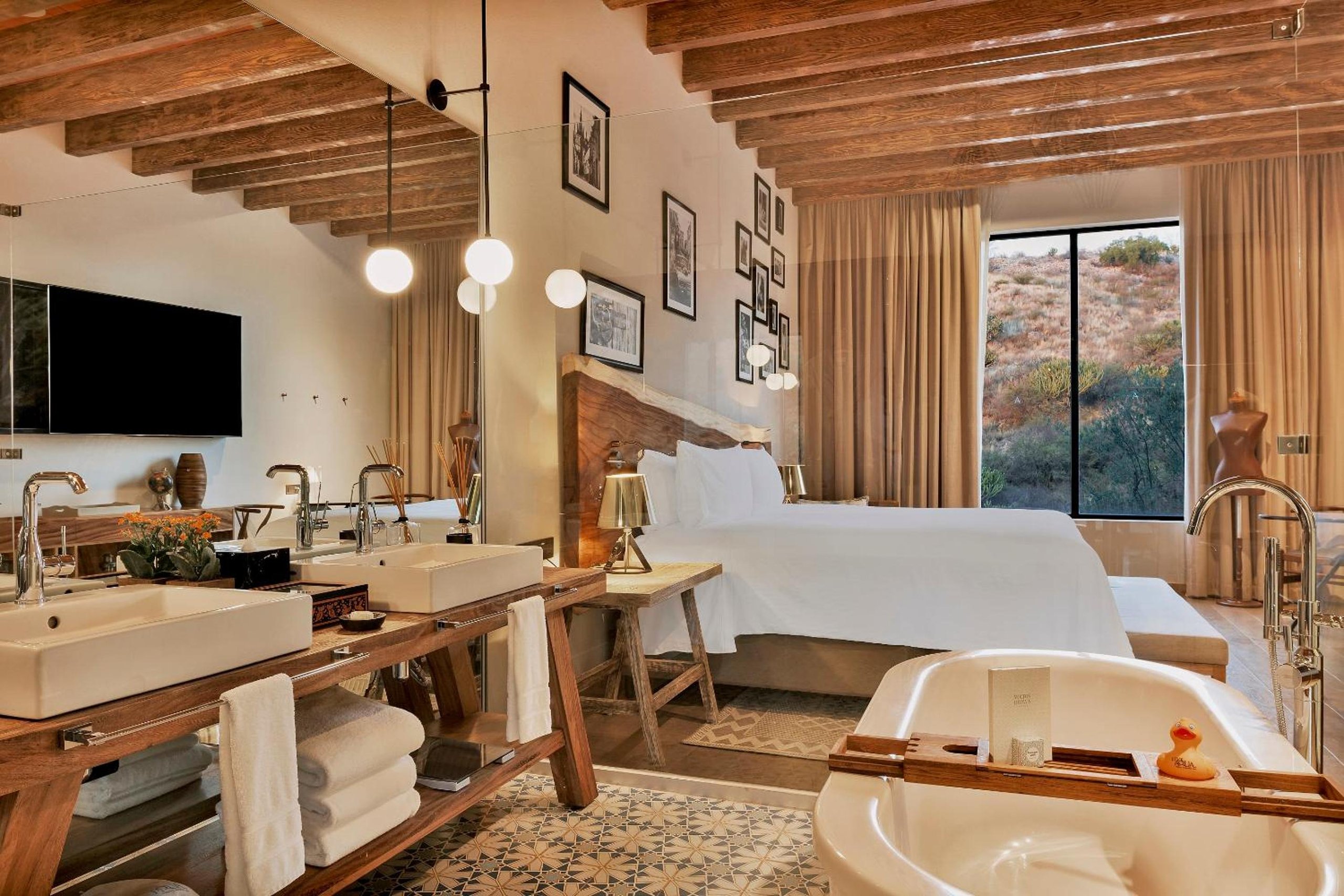 Vista al Jardín Interior de Lujo con 1 Cama King — 7