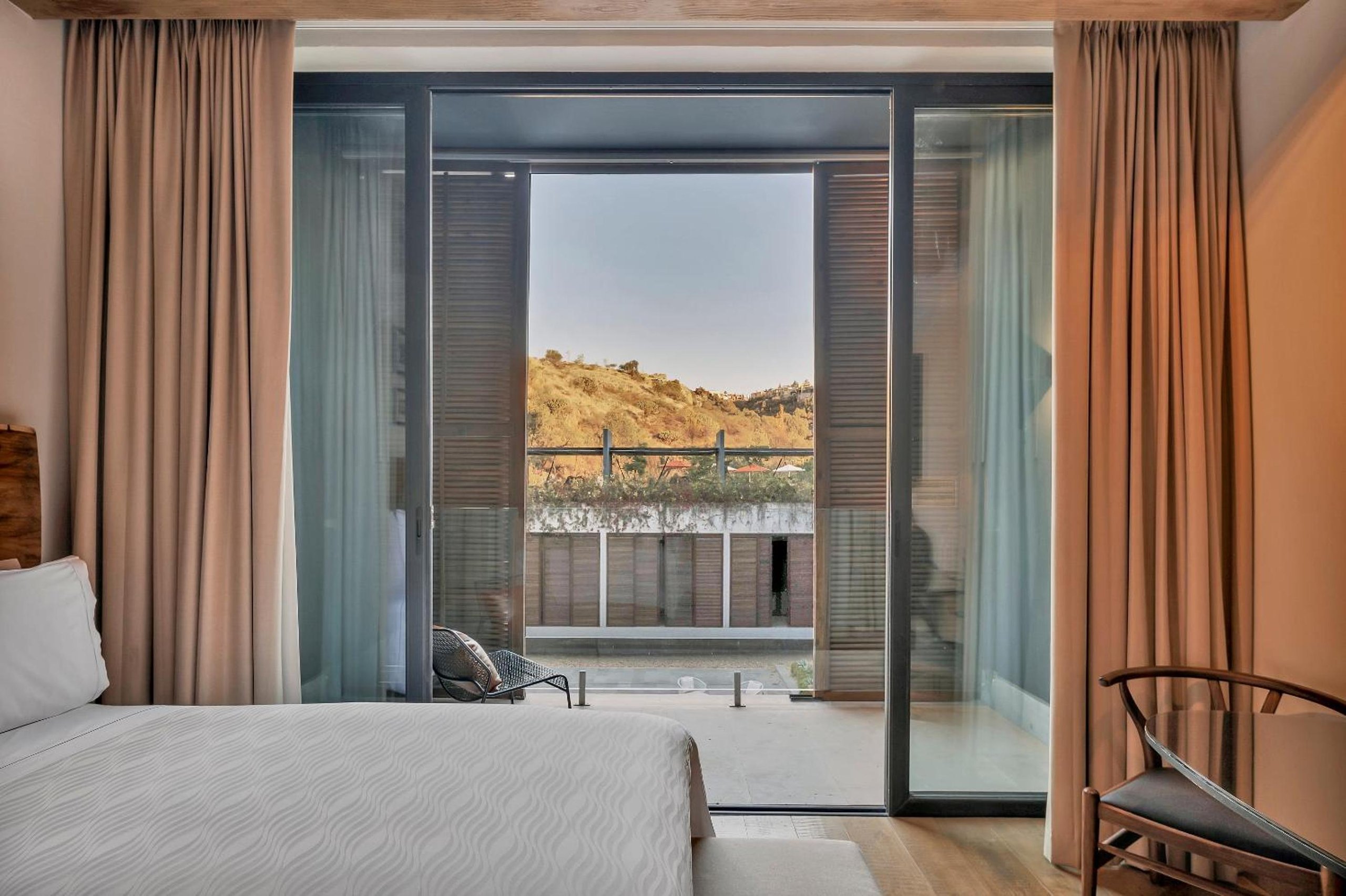Vista al Patio Balcón Deluxe 1 cama King