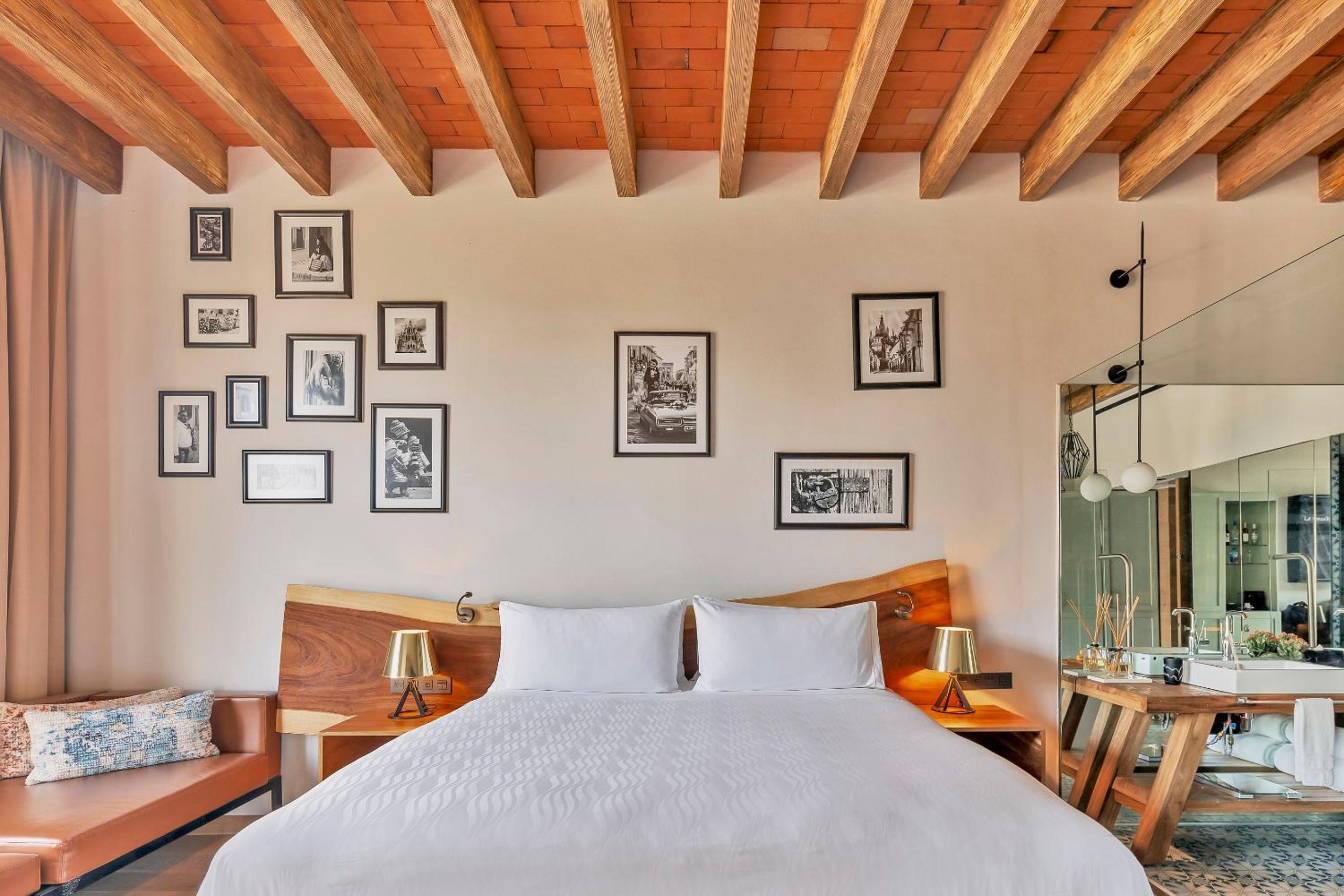 Vista al Patio Balcón Deluxe 1 cama King — 6