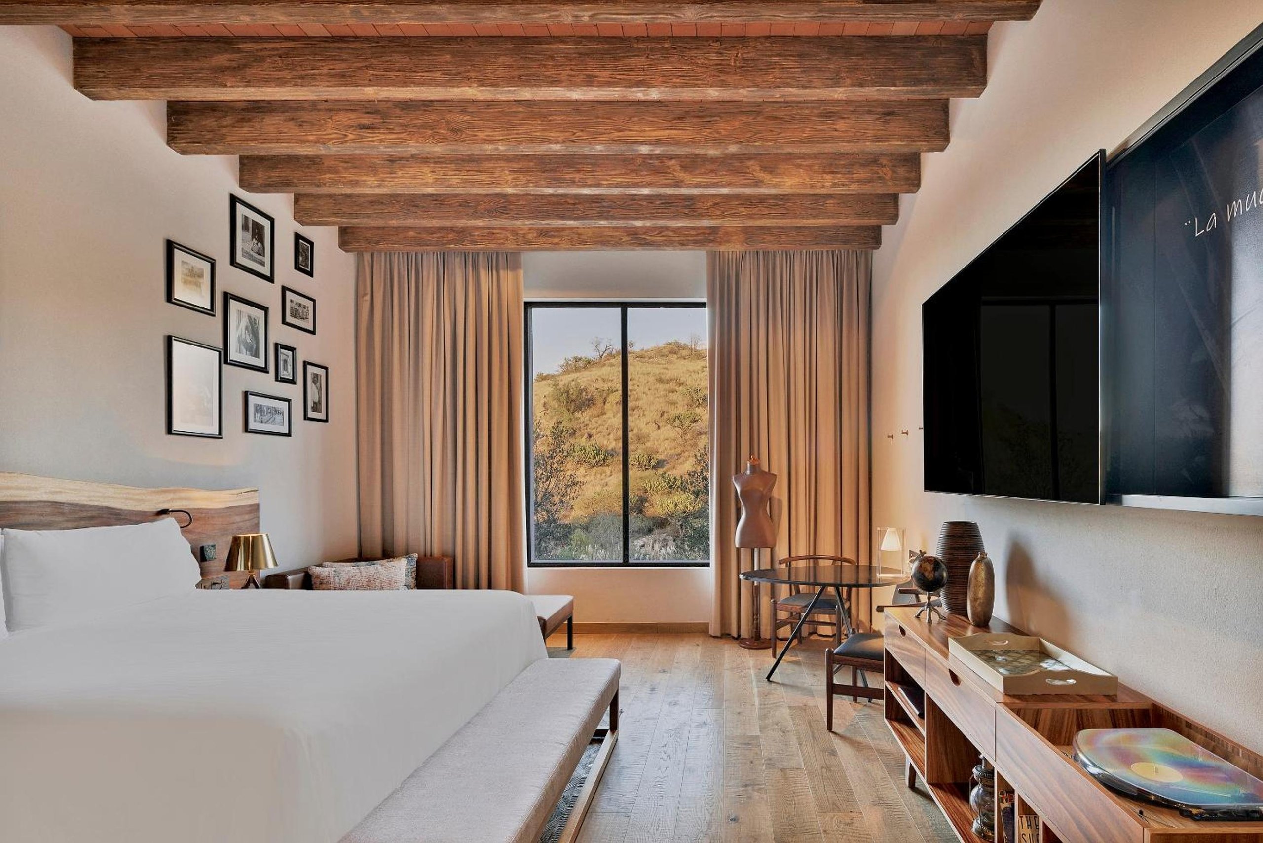 Vista al Jardín Interior de Lujo con 1 Cama King — 8