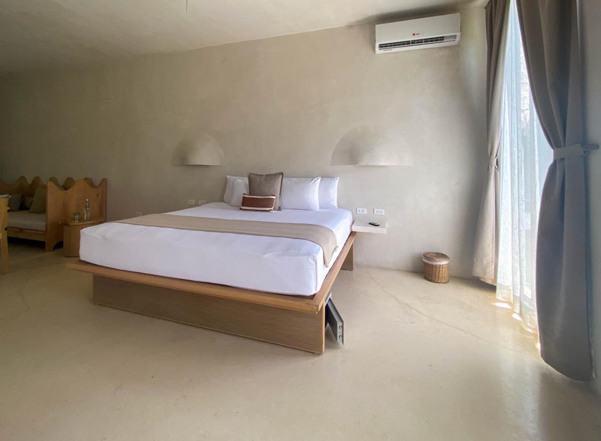Suite — 6