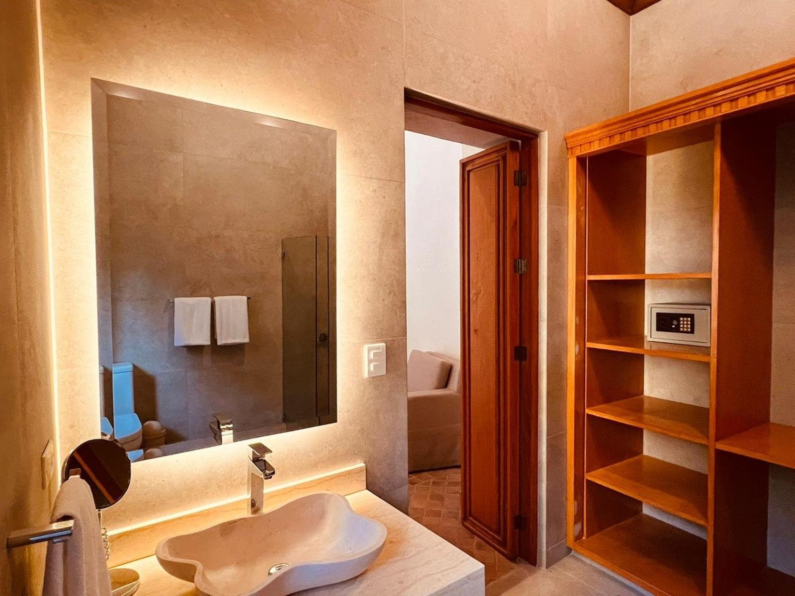 Suite de Dos Habitaciones — 5