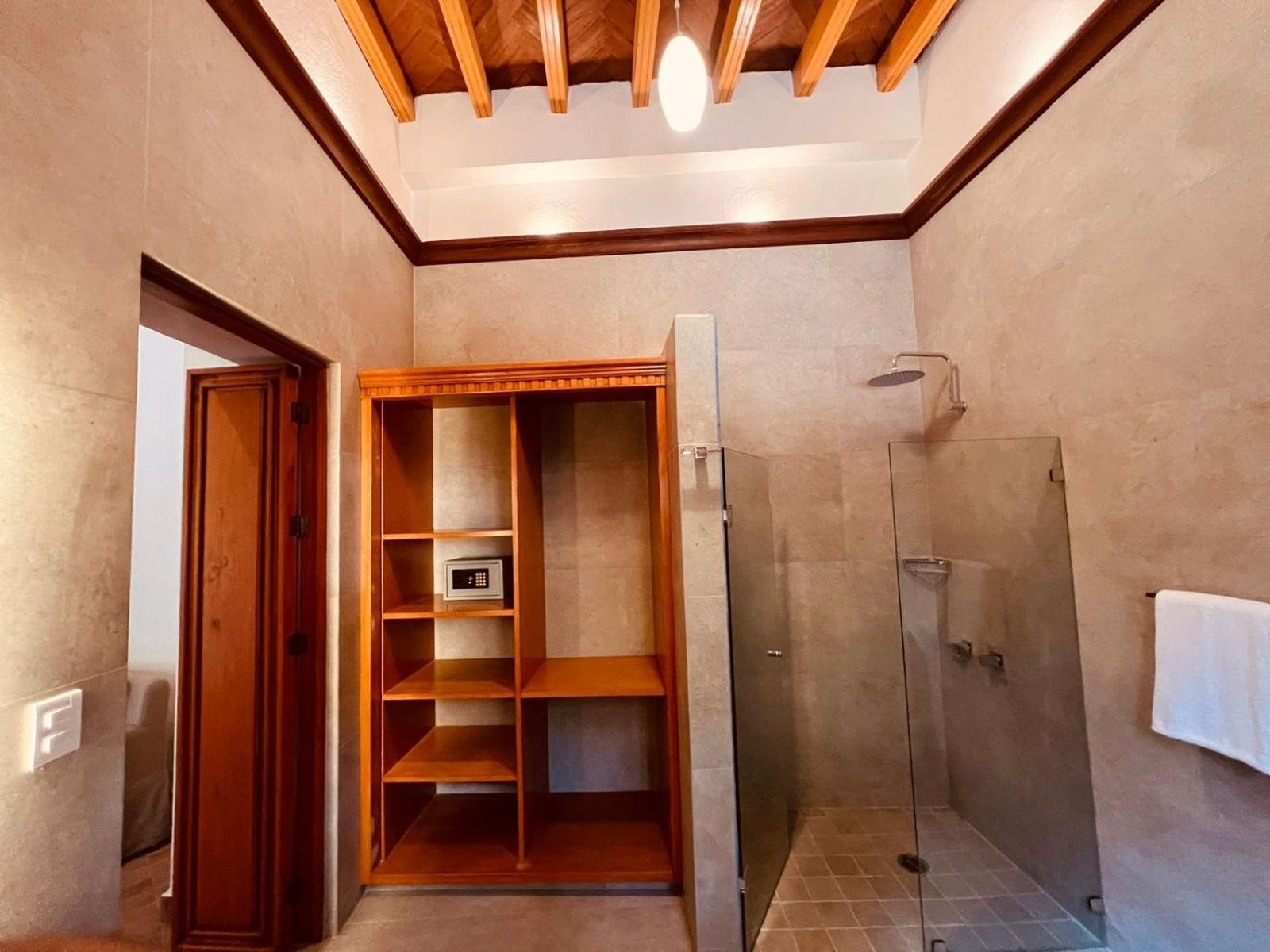 Suite de Dos Habitaciones — 6