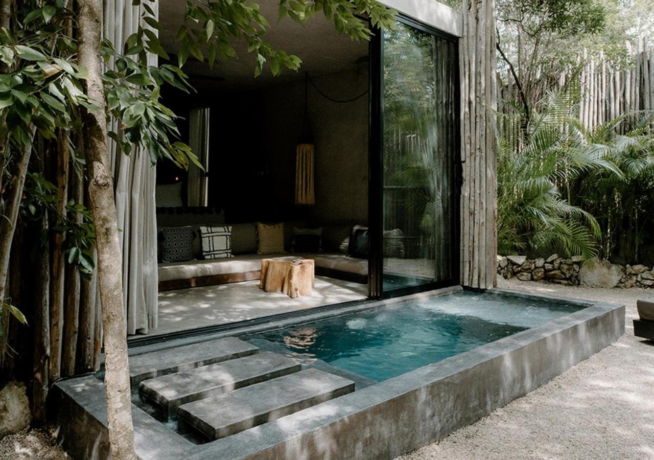 Suite con piscina climatizada personalizada.