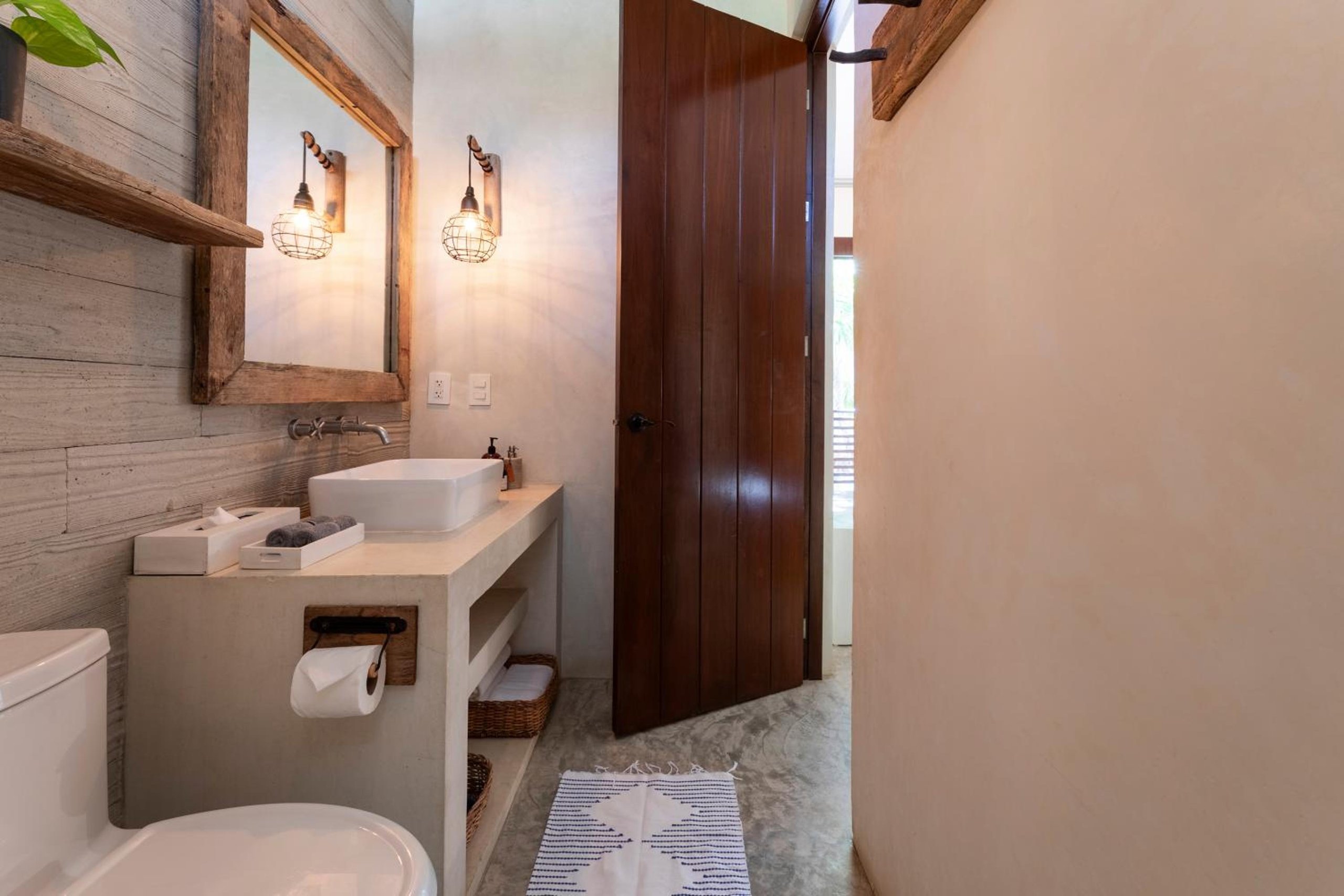 Upper Level Beach Side Suite — 3