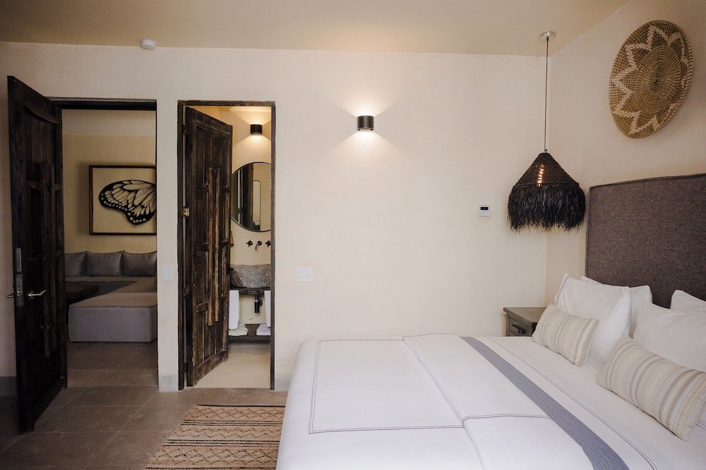 Master Suite — 8