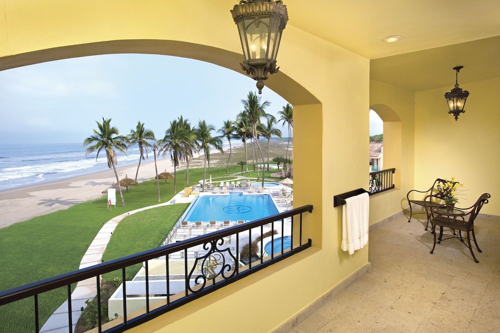 King Junior Suite Ocean Front — 5
