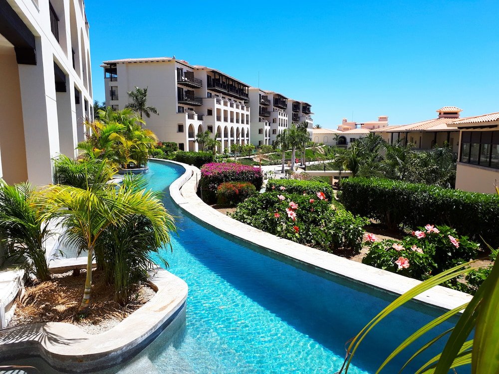 Junior Suite con Acceso a la Piscina y Vista al Jardín King — 8