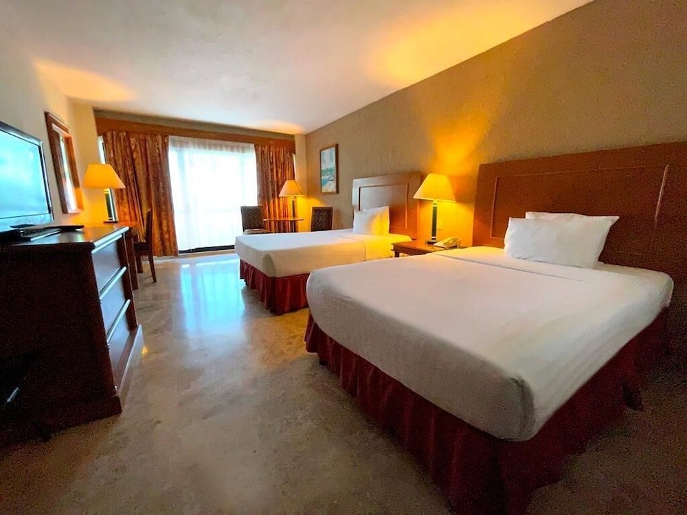 Habitación Estándar, 2 camas dobles, vista a la ciudad