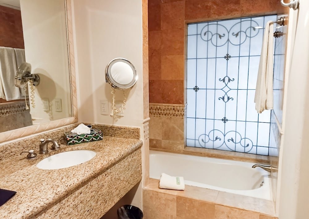 King Junior Suite Ocean Front — 4
