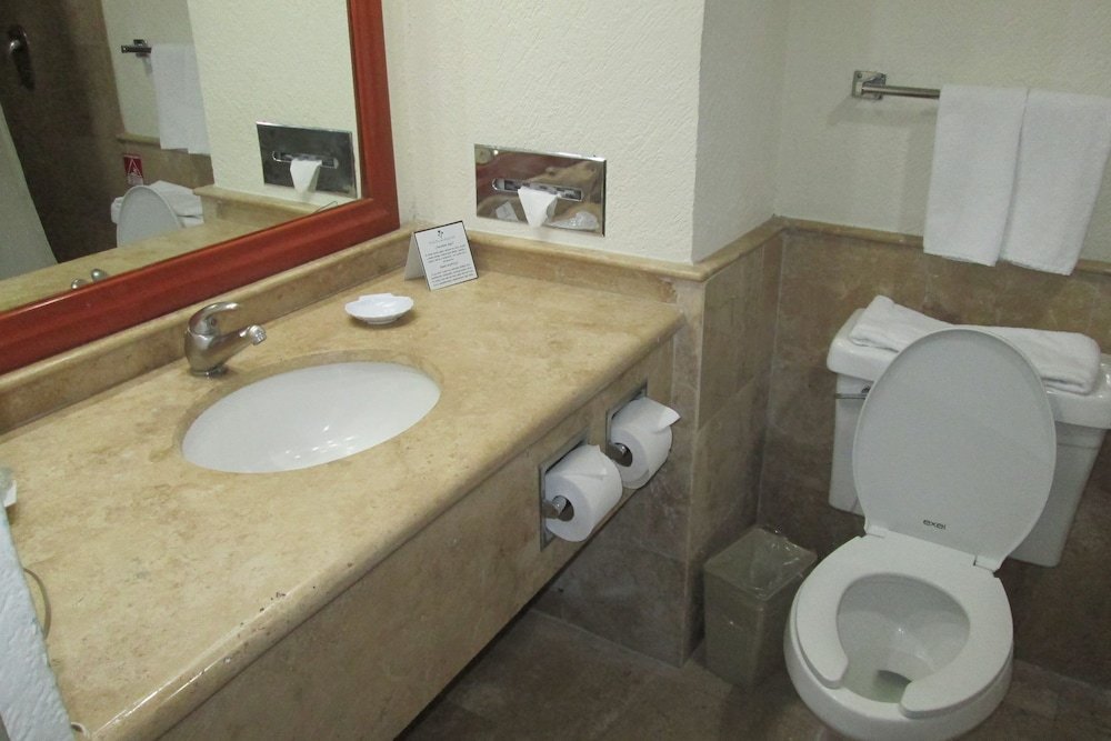 Habitación Estándar, 2 camas dobles, vista a la ciudad — 2