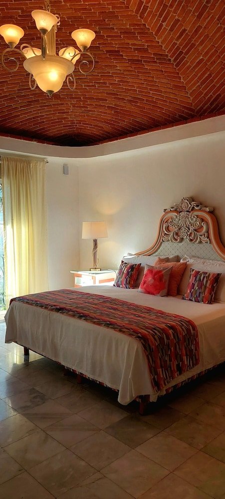 Suite Junior, 1 cama King, vista a la piscina — 7