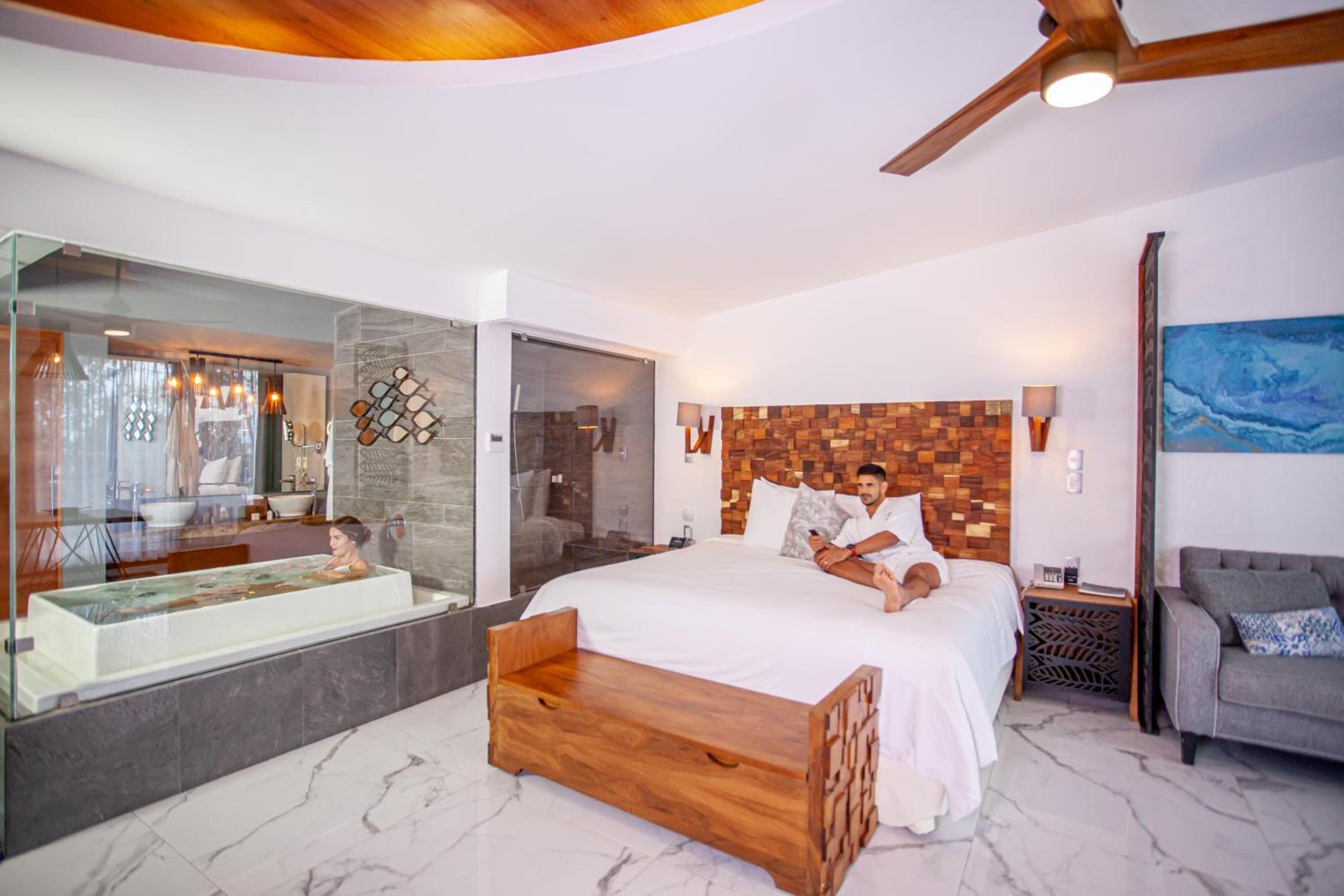 Suite — 8