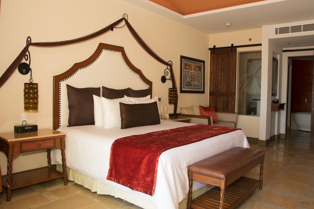 Junior Suite con Acceso Directo a la Piscina y Vista al Océano King — 2