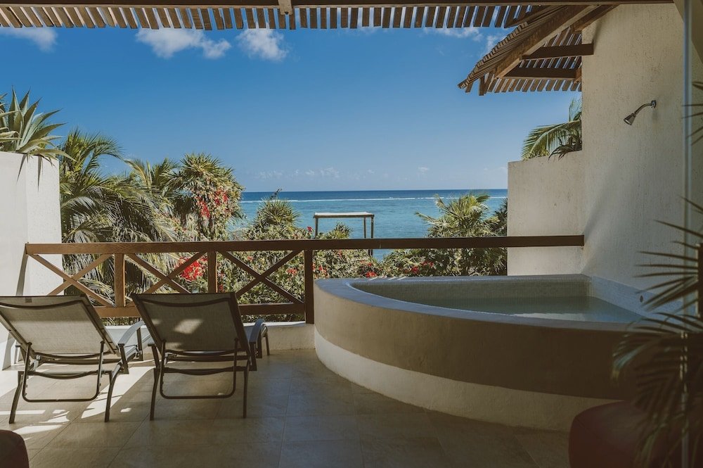 Suite superior deluxe con vista al mar.