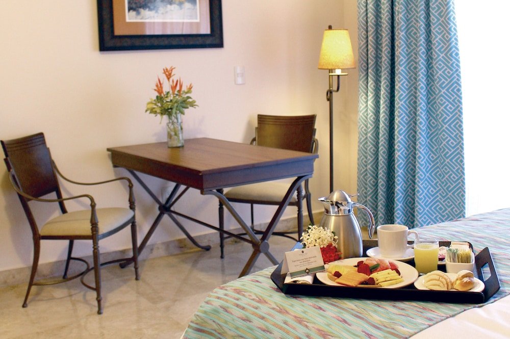 King Junior Suite Ocean Front — 2