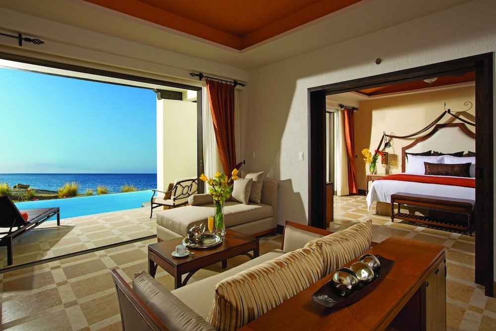 Suite Master con Acceso Directo a la Piscina Frente al Mar