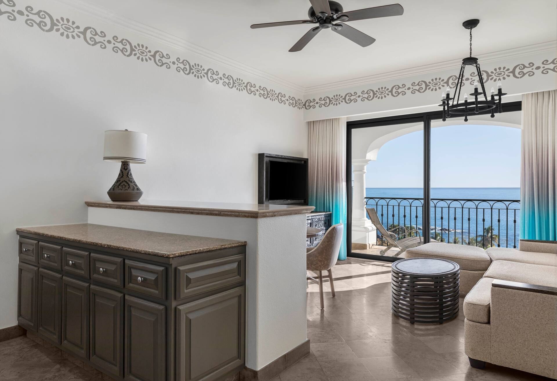 Premier King Parlor Suite Oceanview balcón — 3