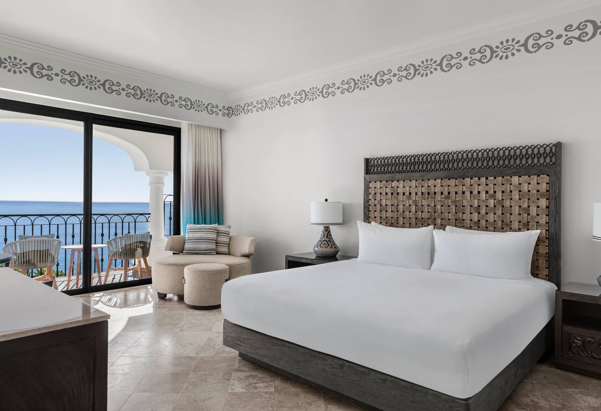 Premier King Parlor Suite Oceanview balcón