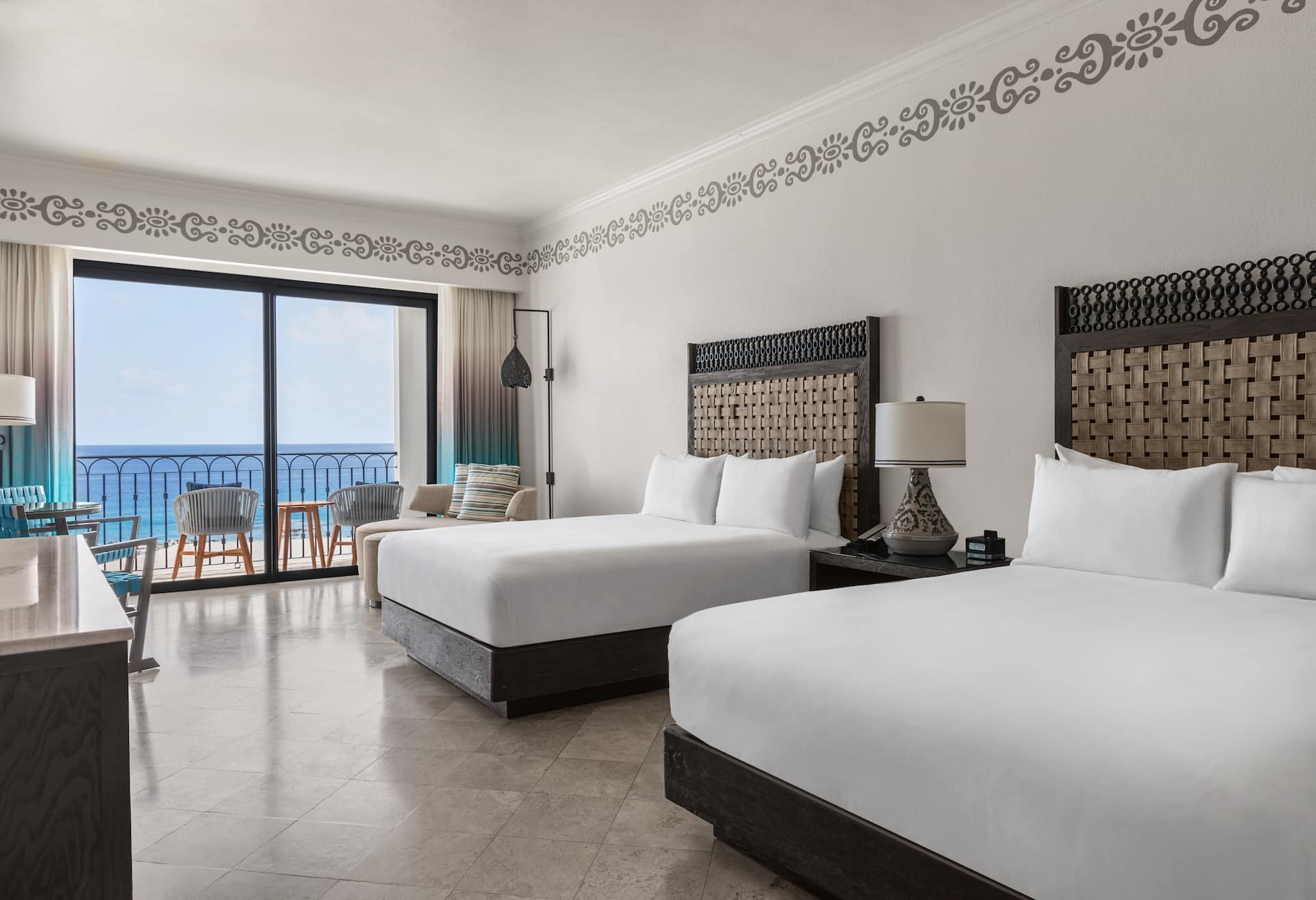 Deluxe 2 camas Queen Oceanfront balcón